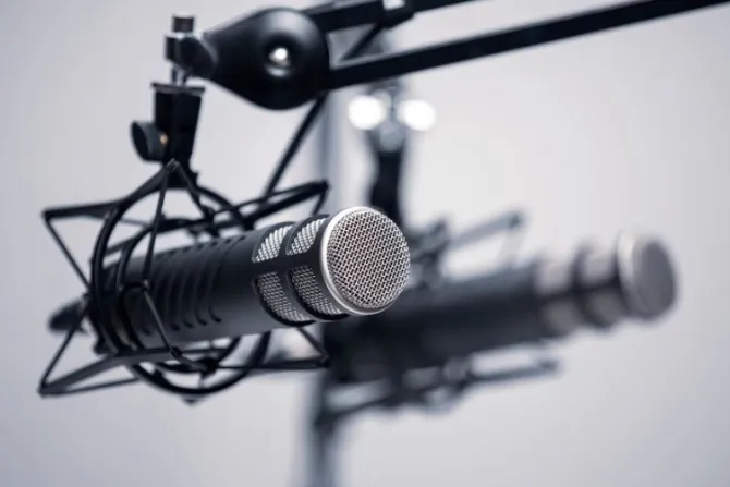 Reúnen fondos para lanzar podcast provida “La Mesa Celeste”