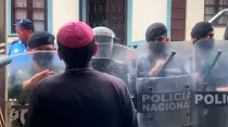Mons. Rolando José Álvarez secuestrado por la policía del régimen de Daniel Ortega, agosto de 2022. Crédito: Diócesis de Matagalpa