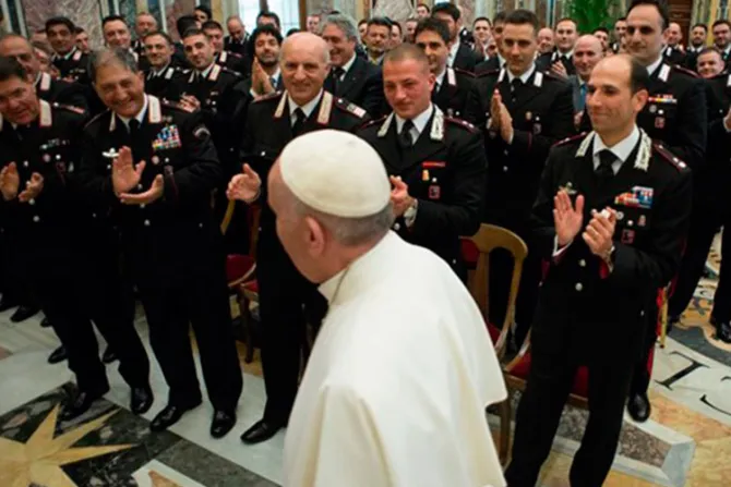 Papa Francisco se encuentra con policías y les dirige palabras por Año de la Misericordia