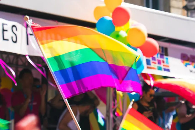 Polonia: Arzobispo condena ataque contra participantes de marcha del orgullo gay