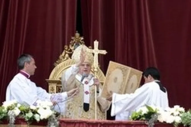 En mensaje de Pascua, el Papa llama a los católicos a "caminar y cantar" junto a Jesús