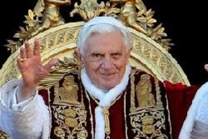 El Papa invita al mundo a volverse al Niño de Belén para pedir por la paz