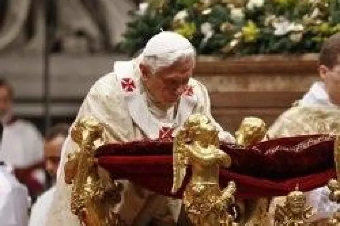 El Papa invita a abandonar el orgullo intelectual para reconocer al Dios hecho niño en Navidad