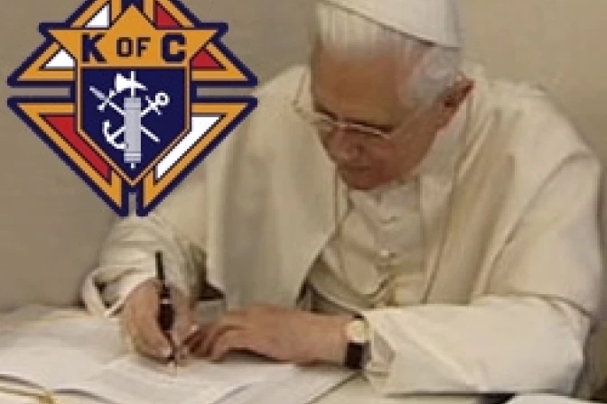 Mejor respuesta a ataques contra Iglesia es mayor fidelidad, dice el Papa a Caballeros de Colón