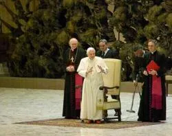 El Papa Benedicto XVI en el Aula Pablo VI en el Vaticano?w=200&h=150