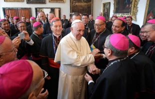 Imagen referencial/Papa Francisco con obispos de Colombia. Cru00e9dito: Vatican Media 