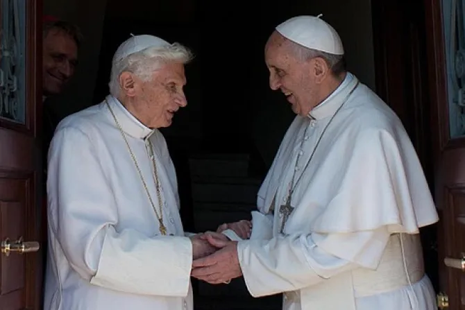 El Papa Francisco reza con Benedicto XVI por Jornada Mundial de la Juventud Rio 2013