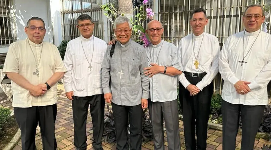 Cardenal Lazzaro You Heung-sik (tercero de la izquierda) con algunos obispos de Ecuador. Crédito: Arquidiócesis de Quito?w=200&h=150