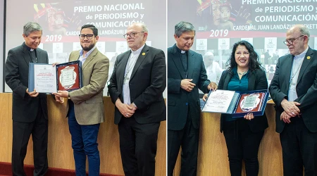 Iglesia en el Peru00fa premia a periodistas por su labor
