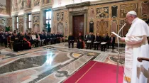 El Papa pronuncia su discurso durante la entrega de los Premios Ratzinger. Foto: L'Osservatore Romano