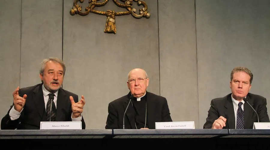Presentación de las catequesis con el Cardenal Farrel y el portavoz del Vaticano, Greg Burke. Foto: Alexey Gotovsky / ACI Prensa?w=200&h=150