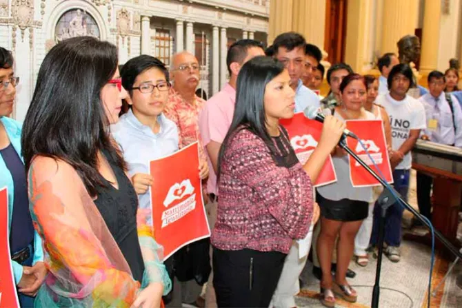 Perú: Congresistas de izquierda presentan proyecto de ley de “matrimonio” homosexual