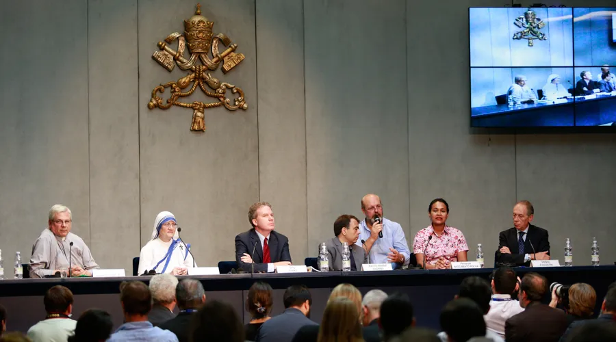 El Vaticano presenta la canonización. Foto: Daniel Ibáñez / ACI Prensa?w=200&h=150