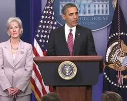 Barack Obama y la secretaria de salud y servicios humanos, Kathleen Sebelius (foto CSPAN)?w=200&h=150
