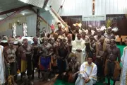 Ordenan por primera vez sacerdote a miembro de una tribu de Indonesia