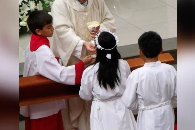 En Primera Comunión no aturdan a los niños con regalos inapropiados, pide Obispo