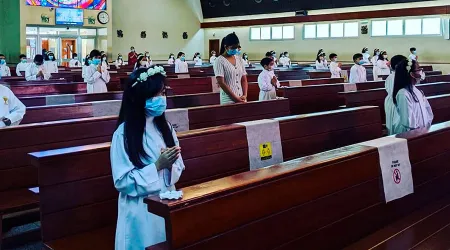 Más de 300 jóvenes y niños reciben los sacramentos luego de meses de cuarentena