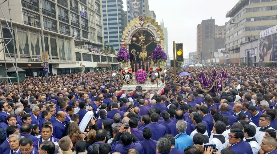 Imagen referencial / Multitudinaria procesión del Señor de los Milagros en Lima, Perú. Crédito: David Ramos / ACI Prensa.?w=200&h=150