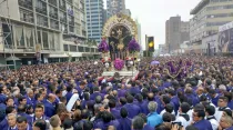 Imagen referencial / Multitudinaria procesión del Señor de los Milagros en Lima, Perú. Crédito: David Ramos / ACI Prensa.