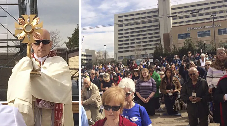 Mons. Samuel Aquila preside procesión eucarística en exteriores de Planned Parenthood. Fotos: Facebook Catholic Archdiocese of Denver.?w=200&h=150