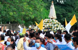 La breve procesiu00f3n de la Virgen de Fu00e1tima en el atrio de la Catedral de Managua. Cru00e9dito: Parroquia San Judas Tadeo Mga 