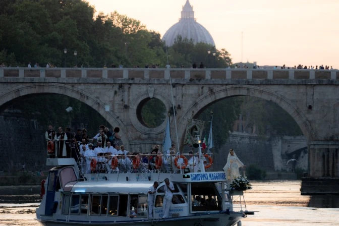 Romanos acompañan a la Virgen del Carmen tras 2 años de pandemia