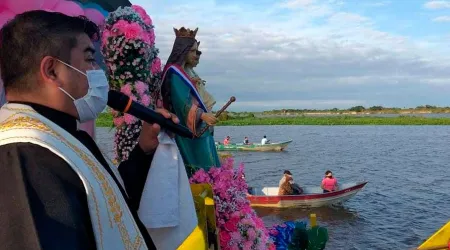 Pescadores realizan procesión náutica en honor a María Auxiliadora