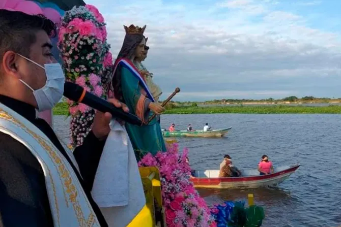 Pescadores realizan procesión náutica en honor a María Auxiliadora