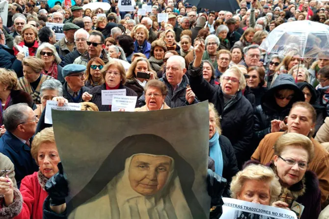 Miles rechazan “procesión blasfema” apoyada por extrema izquierda en Sevilla