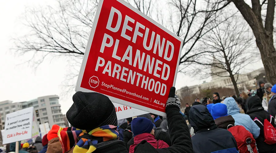 Pancarta pidiendo "desfinanciar a Planned Parenthood" en Marcha por la Vida 2013 de Estados Unidos. Foto: Flickr American Life League (CC-BY-NC-2.0)?w=200&h=150
