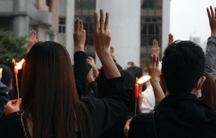 Vigilia en apoyo al gobierno de Myanmar, oponiu00e9ndose al golpe militar / Cru00e9dito: Unsplash  
