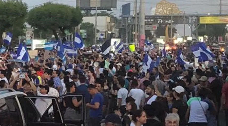 Protesta en Nicaragua en 2018. Foto: Voice of America, dominio público?w=200&h=150