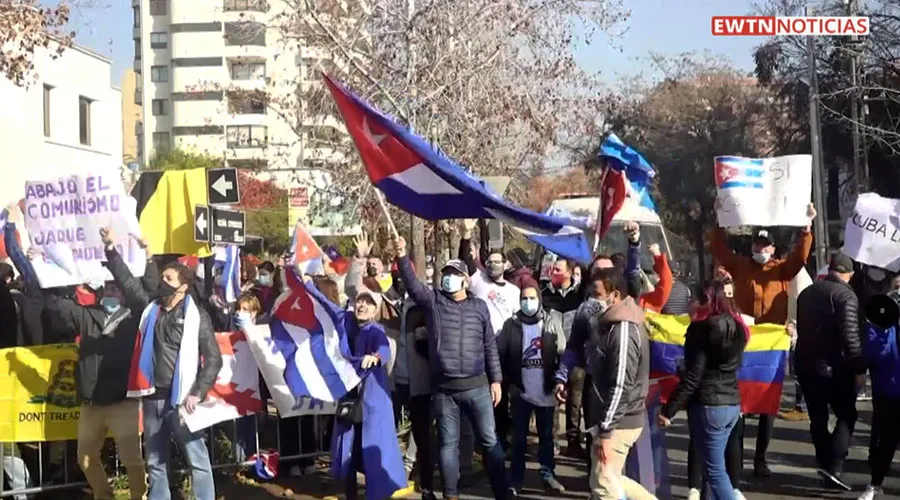 Manifestación de apoyo a protestas en Cuba. Crédito: EWTN Noticias (Captura de video)