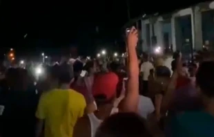 Protestas ciudadanas contra el ru00e9gimen cubano en Nuevitas, Camagu00fcey. Cru00e9dito: Captura de video / Twitter 