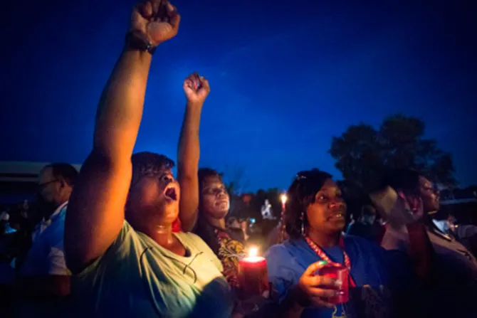Estados Unidos: Arzobispo alienta oración frente a violencia en Ferguson