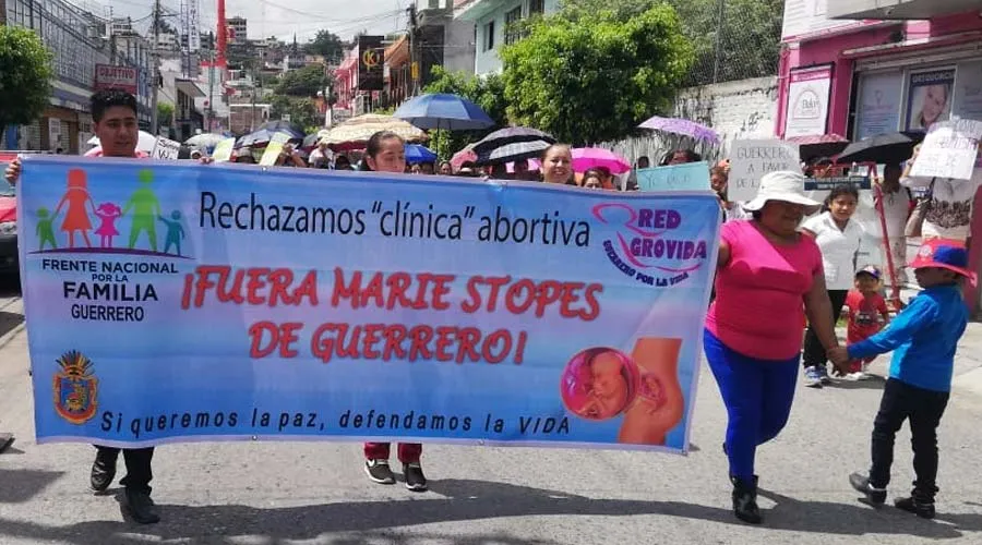 Manifestación provida contra Marie Stopes en Chilpancingo, Guerrero. Foto: Cortesía Luz María Cortés.?w=200&h=150
