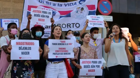 Exigen “no más silencio” sobre ley del aborto al Tribunal Constitucional de España