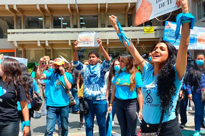 Realizan plantón contra el aborto frente a Corte Constitucional de Colombia