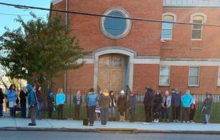 Providas en la acera fuera de Cincinnati Planned Parenthood / Cru00e9dito: Students for Life of America 