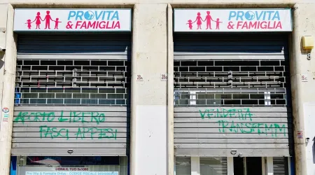 Asociación provida italiana denuncia ataque de grupos LGTB a su sede