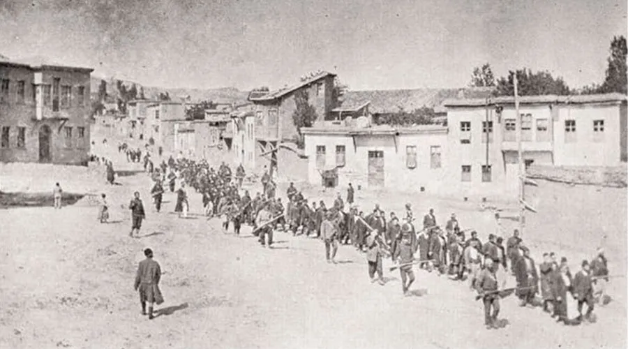 El pueblo armenio llevado a un campo de prisioneros / Foto: Wikipedia (Dominio Público)