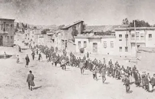 El pueblo armenio llevado a un campo de prisioneros / Foto: Wikipedia (Dominio Público) 