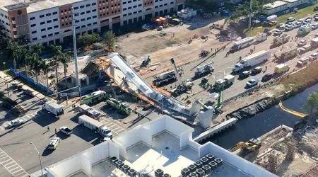 Colapsa puente en Florida: Arquidiócesis de Miami reza por víctimas