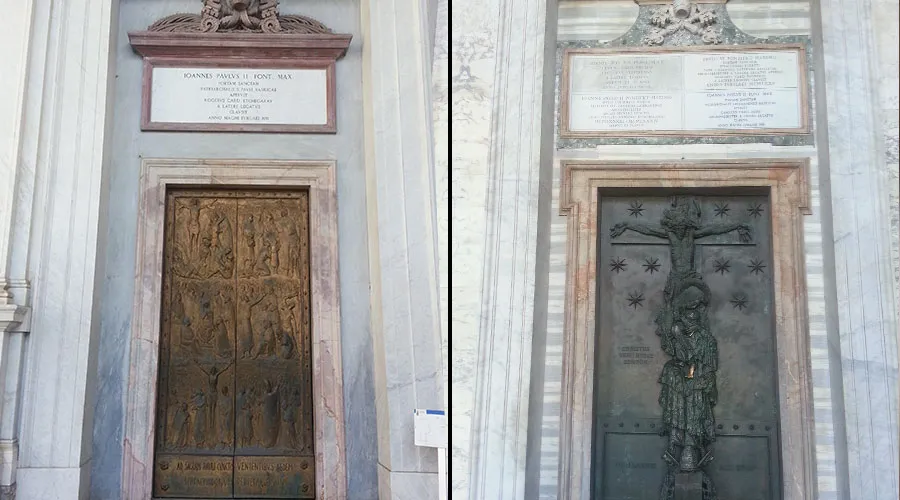 Las Puertas Santas de la Basílica de San Pablo Extramuros (izq.) y de la Basílica de San Juan de Letrán (der.) en Roma. Fotos Walter Sánchez Silva / ACI Prensa