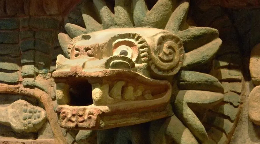 Imagen referencial / Escultura del dios pagano Quetzalcóatl. Crédito: Pixabay / Dominio público.?w=200&h=150