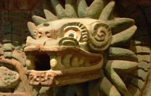 Imagen referencial / Escultura del dios pagano Quetzalcu00f3atl. Cru00e9dito: Pixabay / Dominio pu00fablico. 