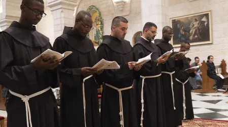 6 frailes franciscanos hacen votos solemnes en Tierra Santa