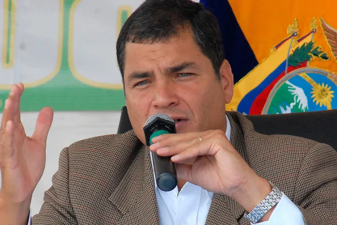 Presidente de Ecuador propone la abstinencia para evitar embarazos en adolescentes