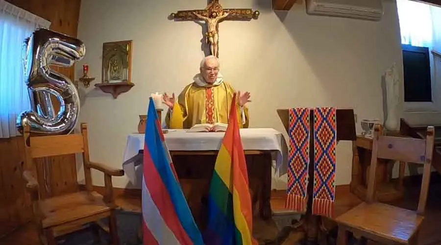Mons. Raúl Vera López celebra Misa por colectivos gays el 13 de junio. Crédito: Facebook / Diócesis de Saltillo.