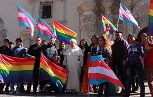Mons. Rau00fal Vera y miembros de San Aelredo. Foto: Adalberto Peu00f1a / Diu00f3cesis de Saltillo. 